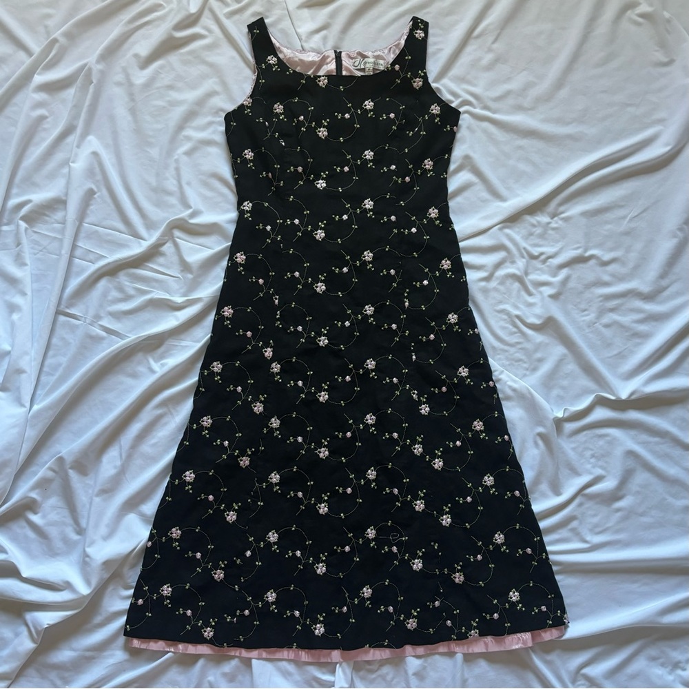 SOLD!! Dressbarn rose appliqué gown